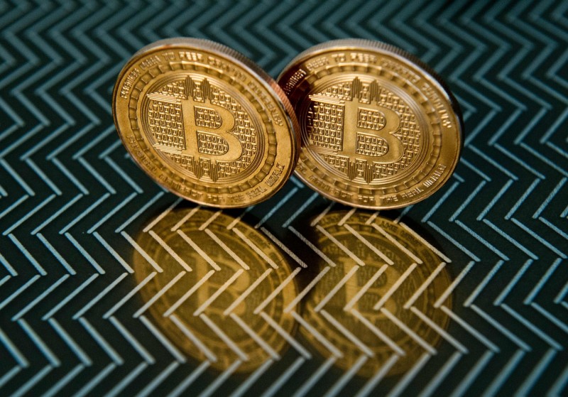 暴跌又飙涨 比特币蛊惑华尔街