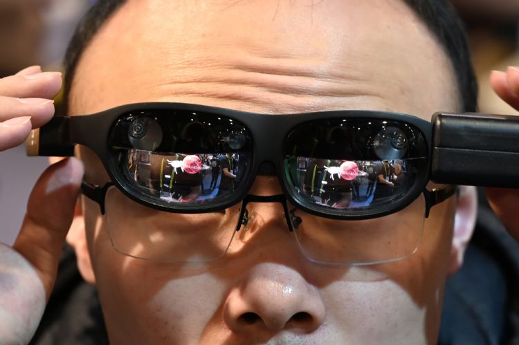 仓储、组装设备装置与运作　VR/AR让IoT更正确