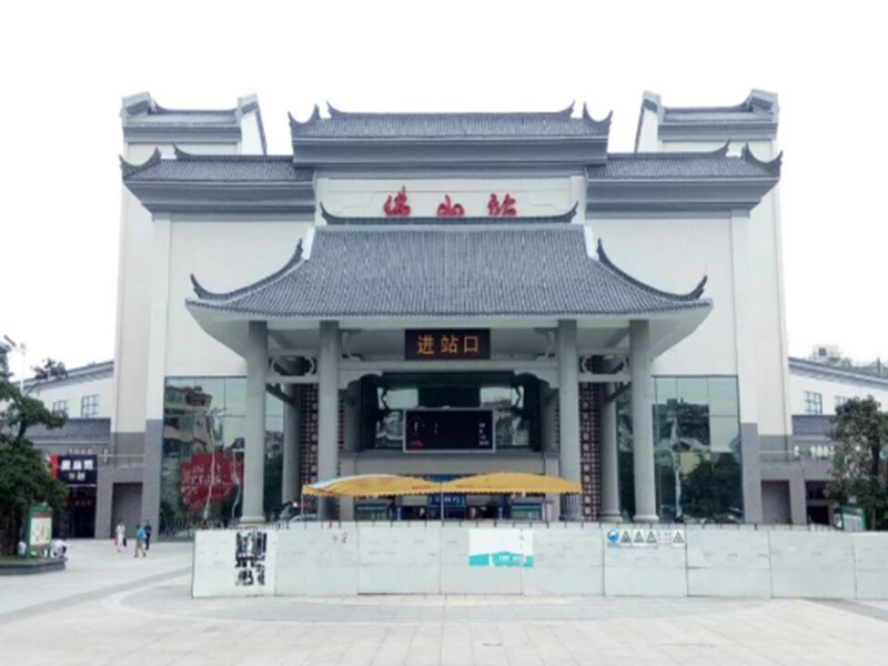 10月11日8时起，拉萨火车站正式暂？驮
