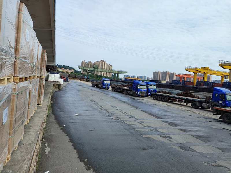 EBET易博拉萨铁路左近仓库，可提供美满仓储物流服务